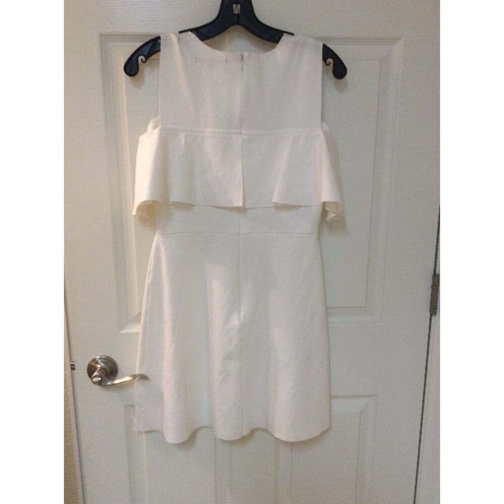 Gianni Bini White Dress with Ruffle. Size M NB - Picture 2 of 5